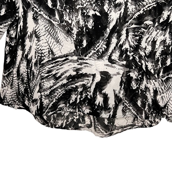 Lane Bryant Blouse Plus Size 22 24 3X Black White Print V Neck Roll Tab Sleeves - Picture 6 of 14